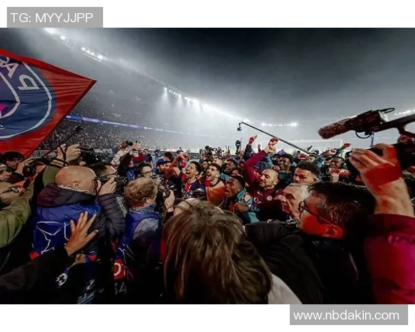 登贝莱深夜独自前往慕尼黑红牛主场观战并表现出色